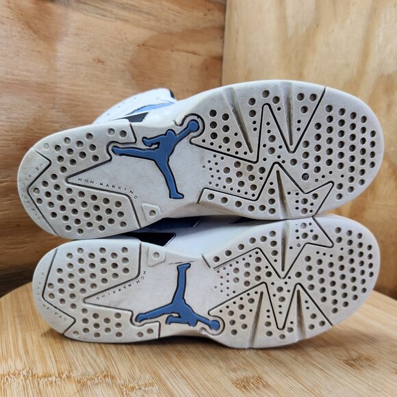 Jordan Boys Air Jordan 6 Retro UNC Sneakers - Picture 8 of 9